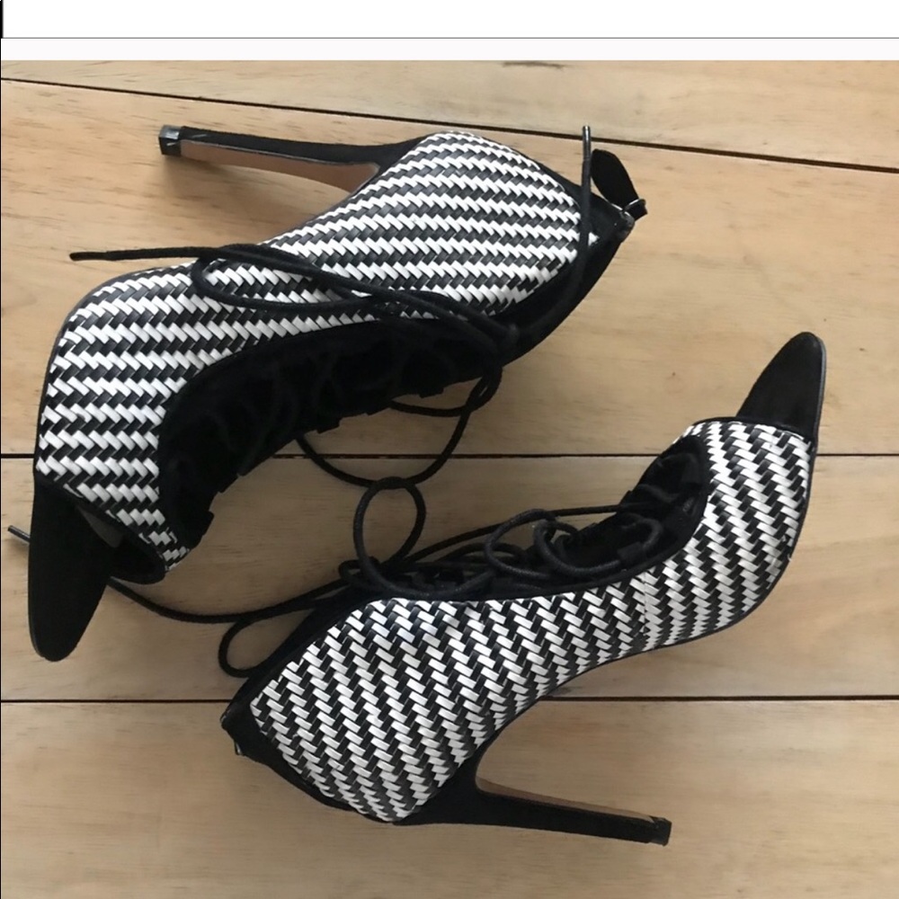 Lace up black n white heels